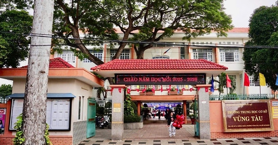 Bản tin chiều 1/10: Nổ lớn kèm chập điện trong giờ học, học sinh phải sơ tán