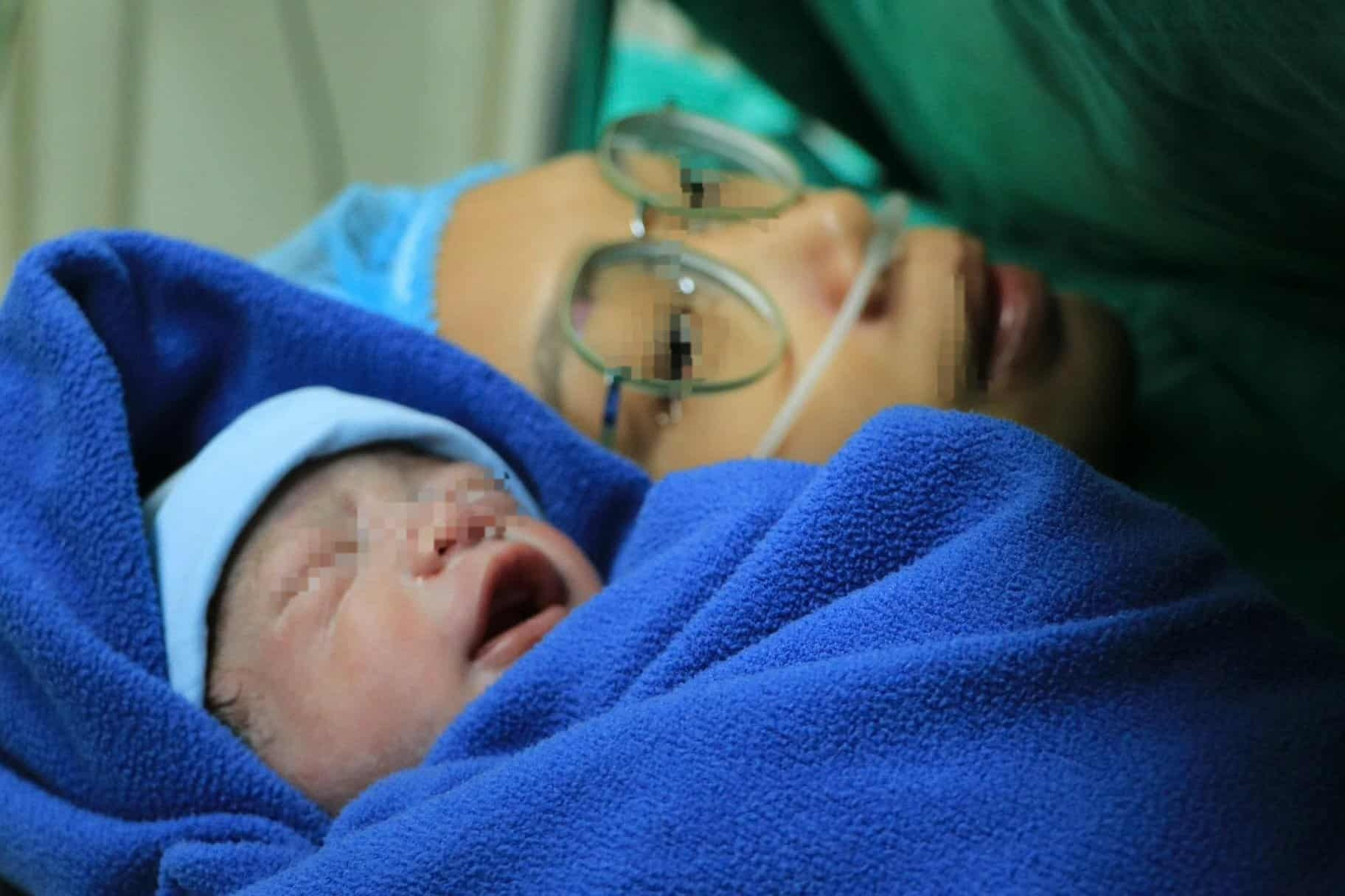 Bác sĩ kể về ca mổ đặc biệt cho sản phụ ung thư giai đoạn muộn quyết giữ con