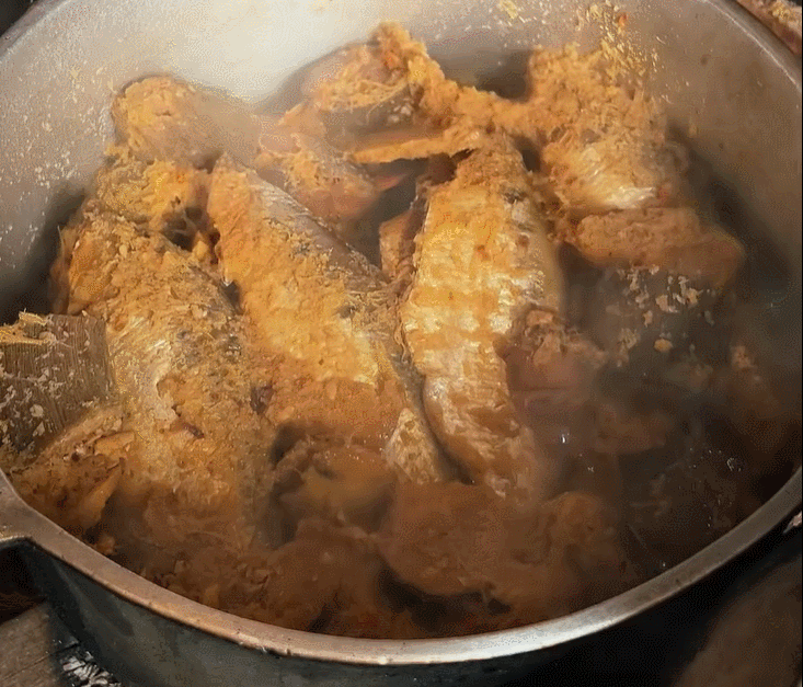 cá mòi kho   anh hai quê.gif