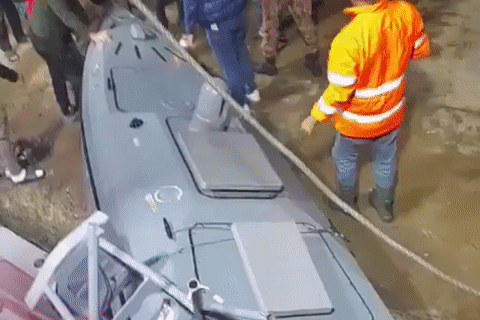 Cận cảnh USV Ukraine mang theo 300kg thuốc nổ trôi dạt gần bờ biển Thổ Nhĩ Kỳ