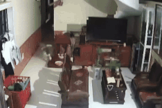 Clip lốc xoáy kinh hoàng quét qua khu dân cư ở Hưng Yên khiến 2 người tử vong