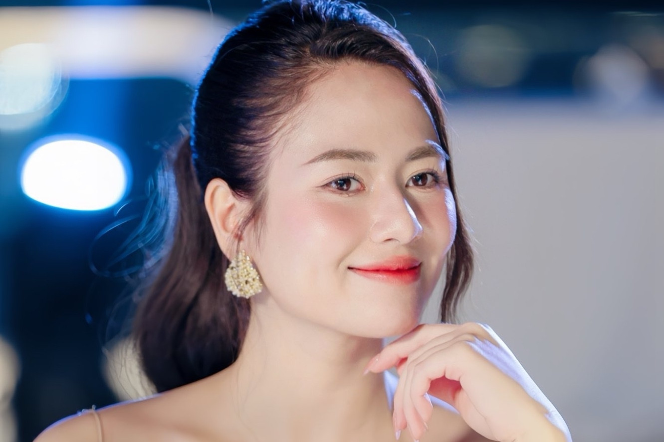 Đời thực của diễn viên đóng cảnh nóng táo bạo đang gây chú ý phim giờ vàng VTV
