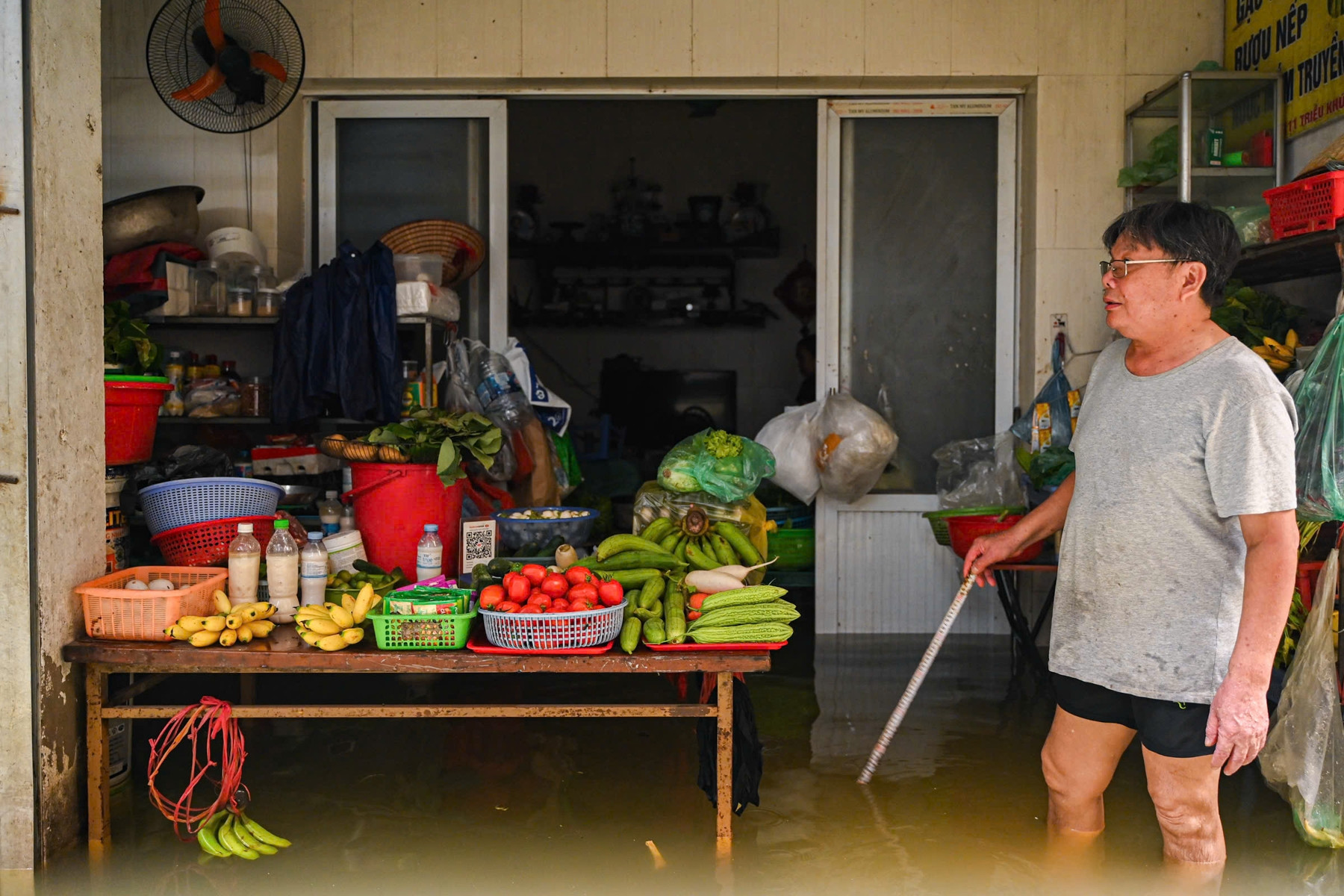 Gia đình Hà Nội ngập 12 lần trong năm, lo sợ 'trận lụt ám ảnh năm 2008 trở lại'