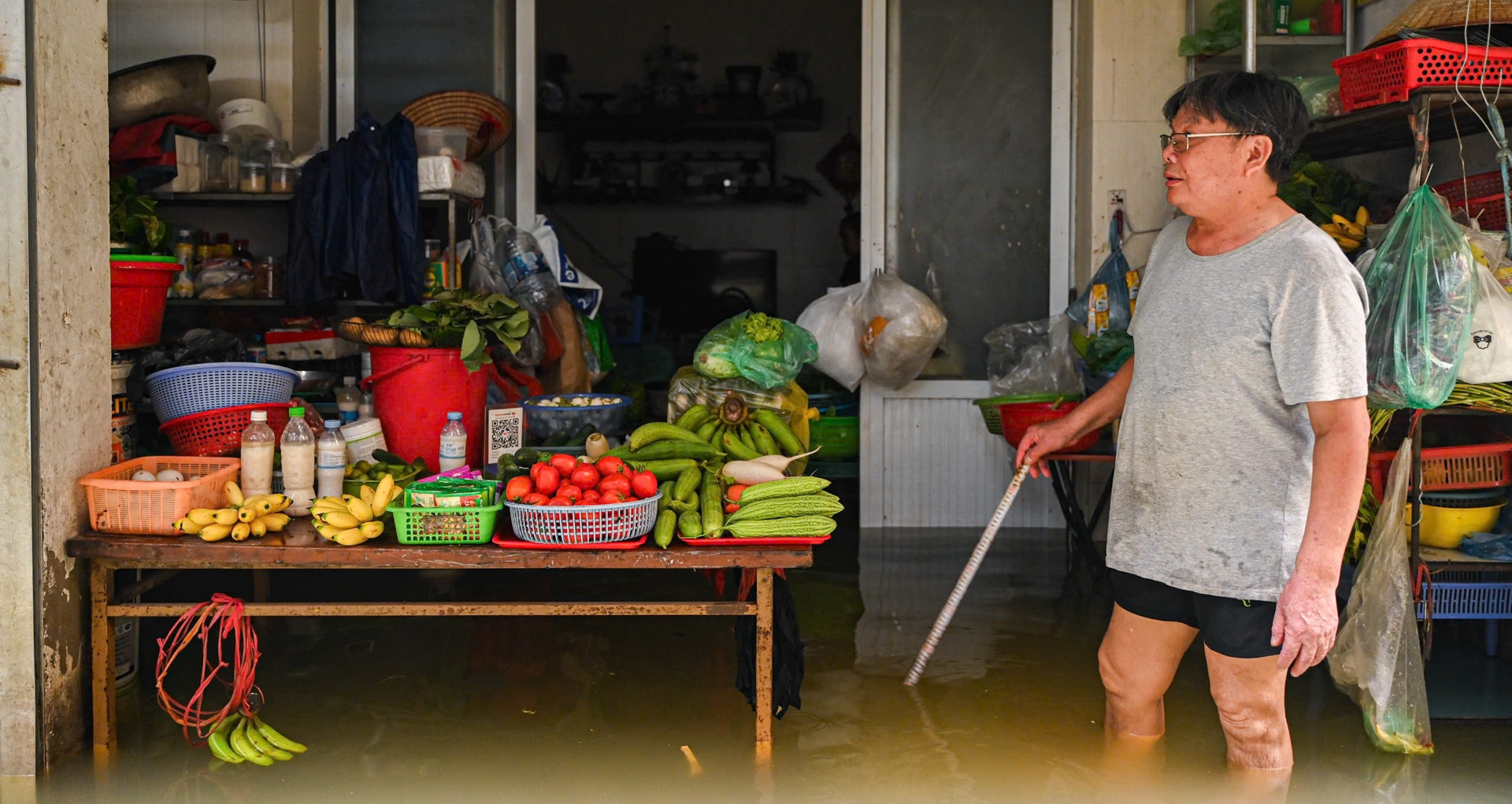 Gia đình Hà Nội ngập 12 lần trong năm, lo sợ &amp;apos;trận lụt ám ảnh năm 2008 trở lại&amp;apos;