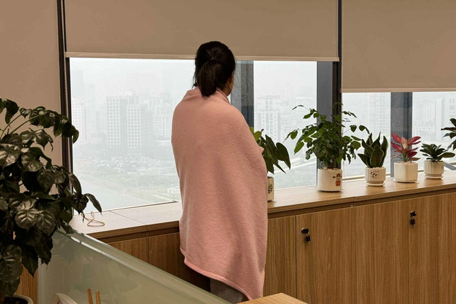 Hà Nội ngập lụt, dân công sở đùa 'đi làm từ tháng 9 đến tháng 10 mới về nhà'