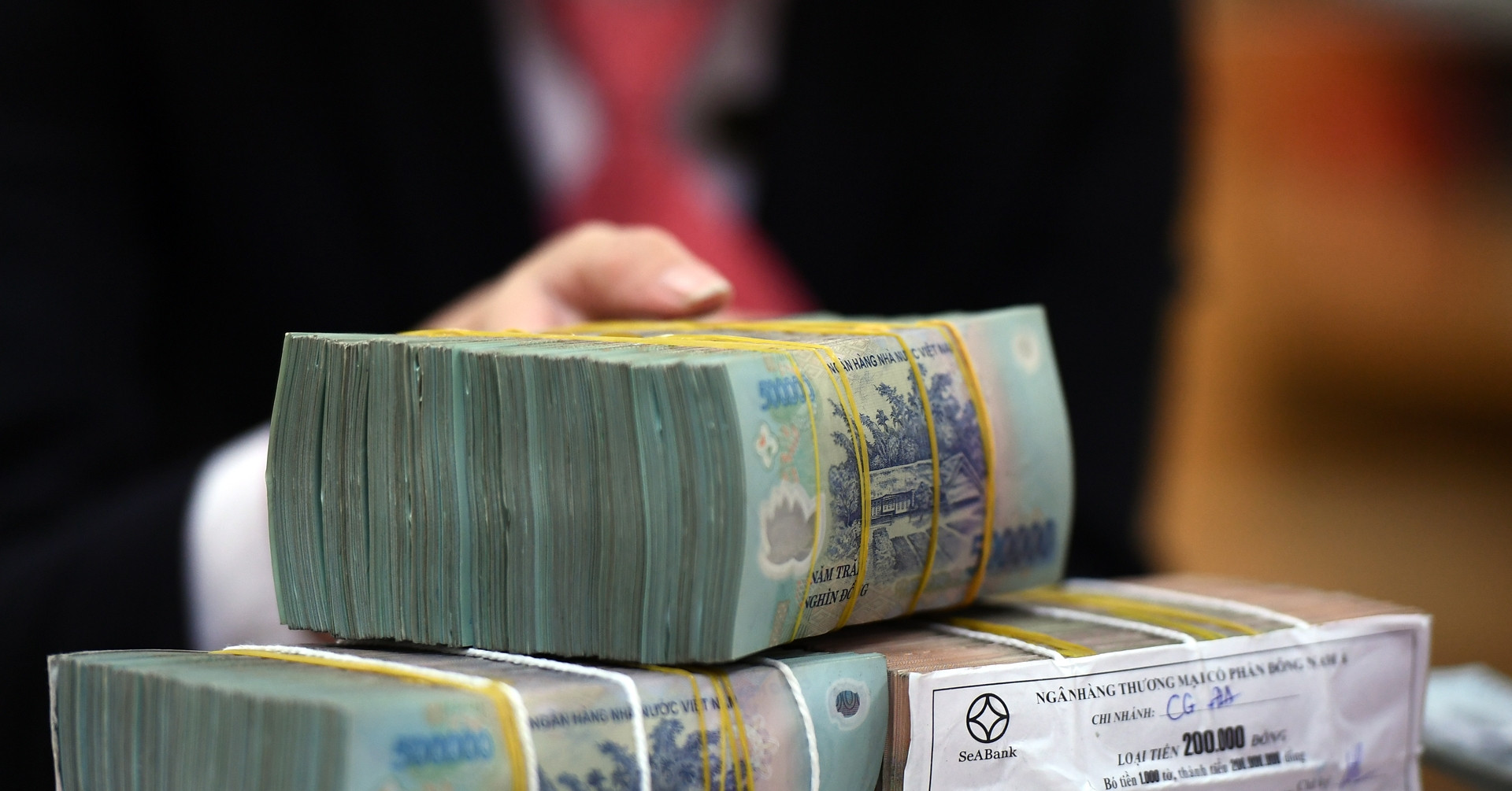 Ngân hàng đại hạ giá khu đất vàng