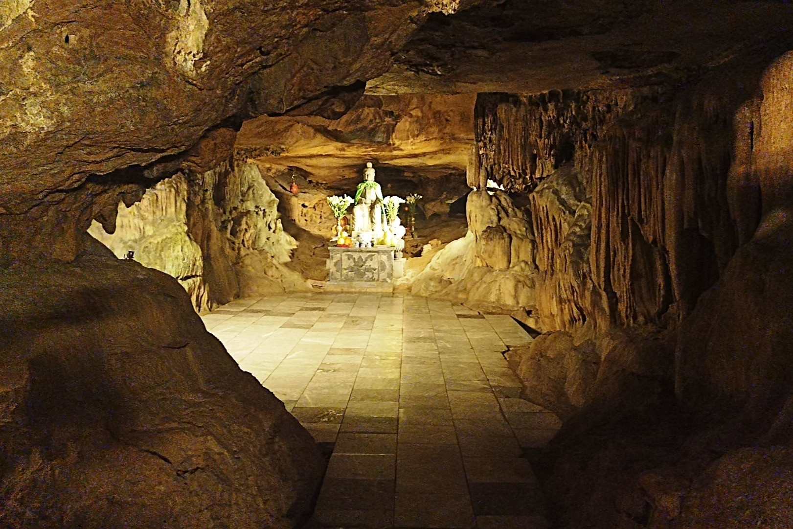 Ngôi chùa cổ trong hang động ẩn chứa điều đặc biệt ở Ninh Bình