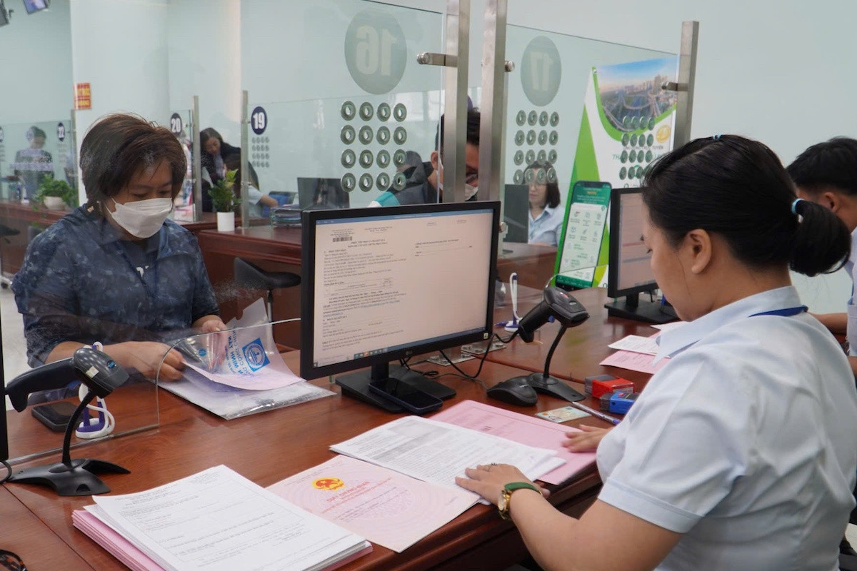 Người dân TPHCM làm thủ tục đất đai ở đâu?