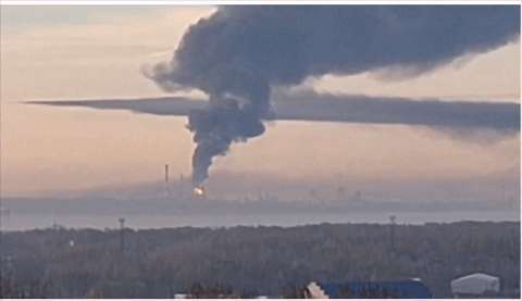 Cháy lớn tại nhà máy lọc dầu Nga