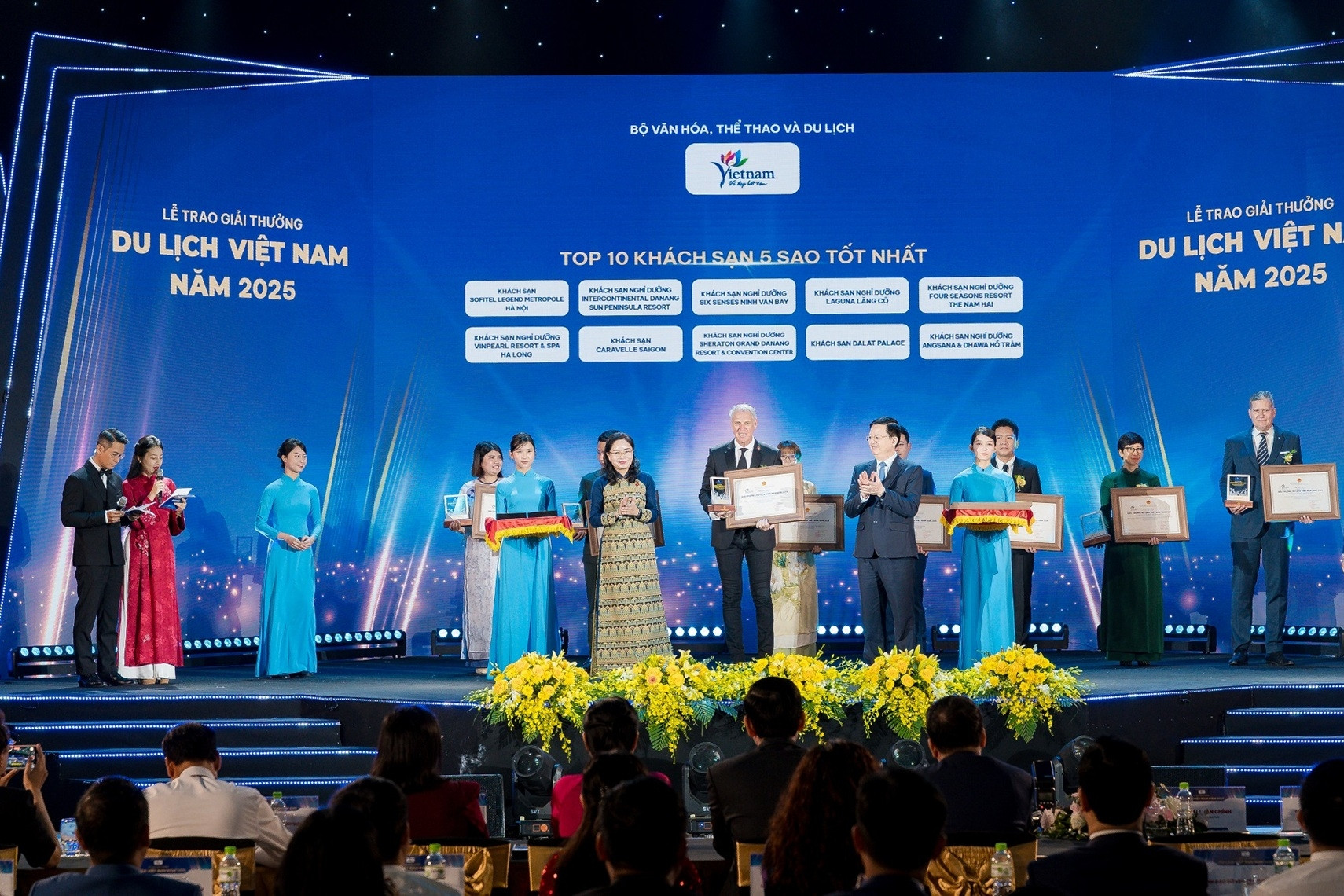 Sheraton Grand Danang được vinh danh Top 10 khách sạn 5 sao tốt nhất Việt Nam