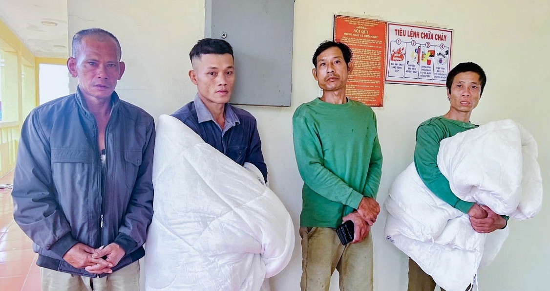 Người đàn ông thoát chết kể phút kinh hoàng khi tàu chìm, 6 người vẫn mất tích