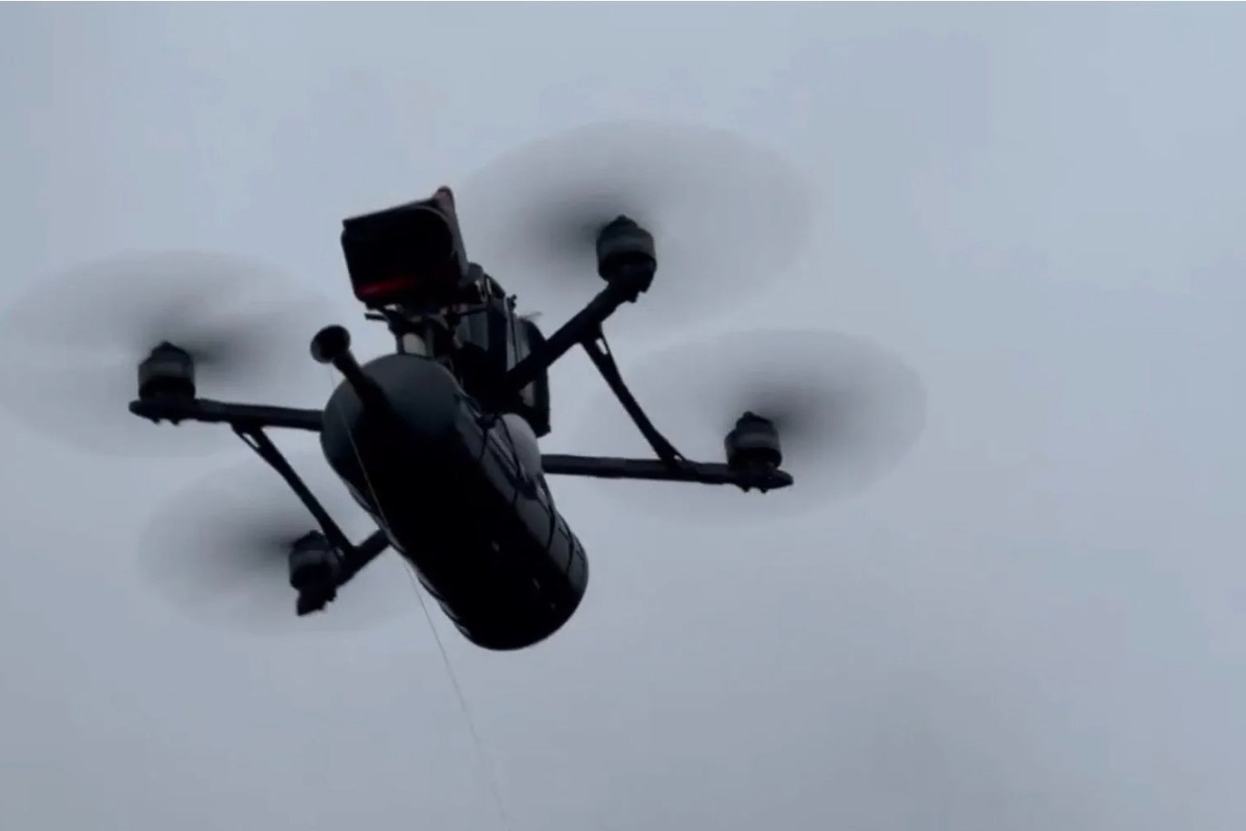 UAV sợi quang. Ảnh: Telegraph