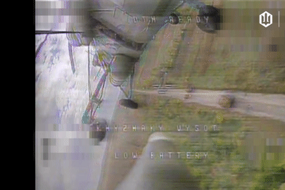 Video UAV cảm tử Ukraine phá hủy trực thăng tấn công Mi-8 của Nga