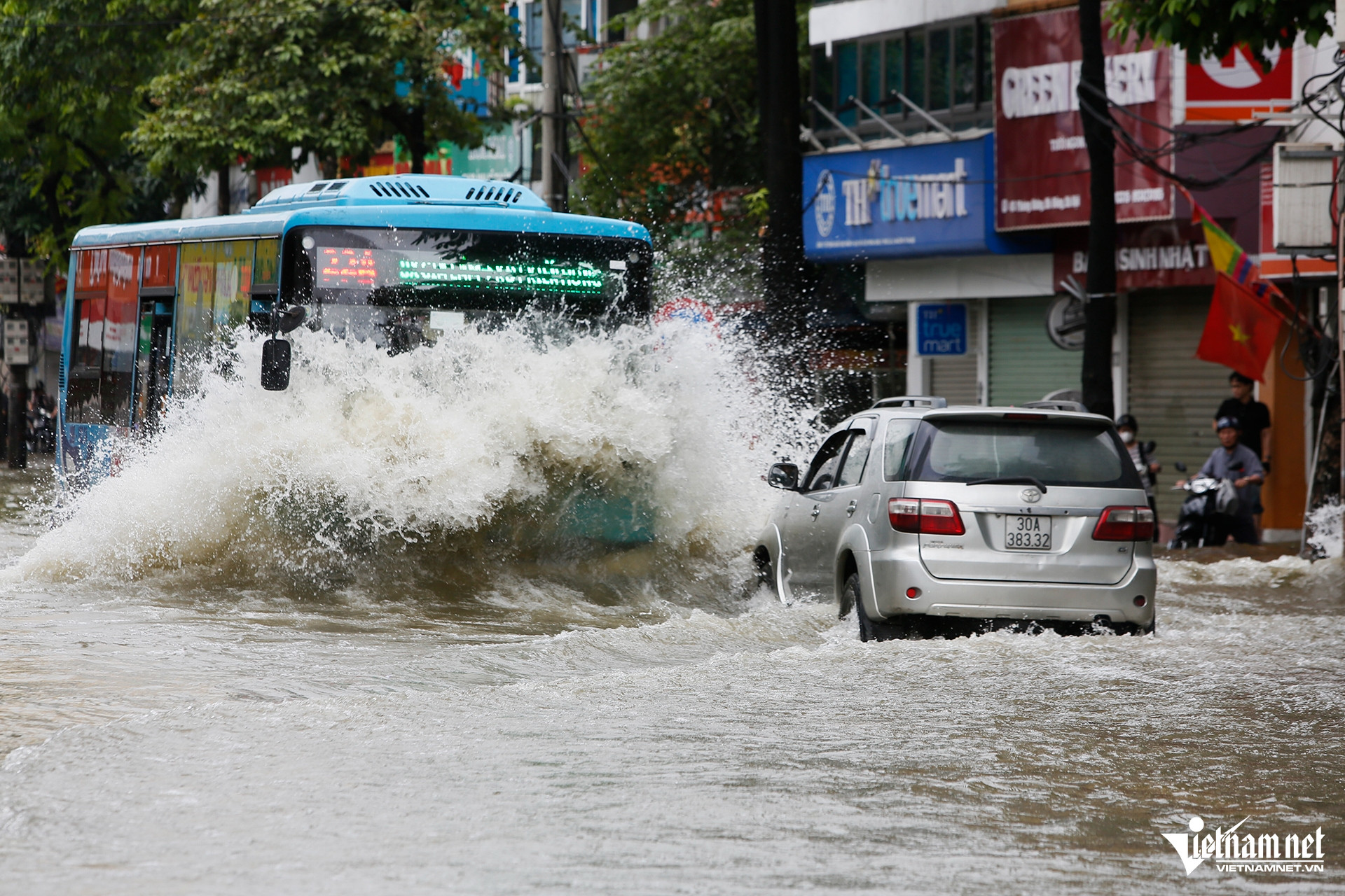 W-ngap ha noi 2.JPG.jpg