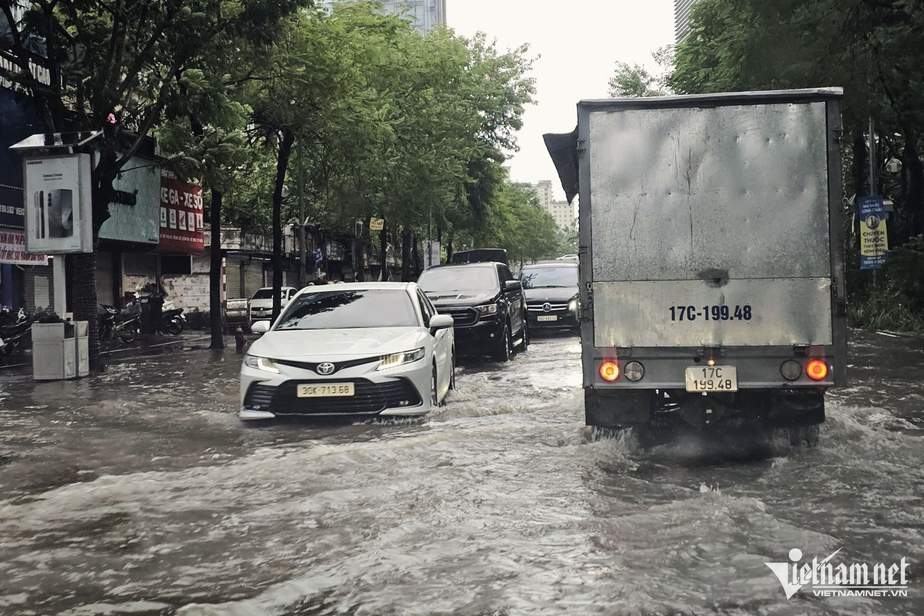 W-xe di qua cho ngap.jpg