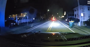 Xe đi ngược chiều bị cảnh sát rượt đuổi nghẹt thở, kết thúc một cách đầy bất ngờ