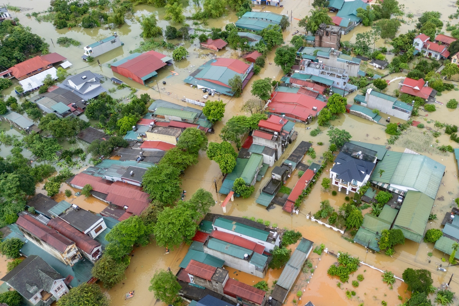 Xót xa hình ảnh nhà dân ở phường Hà Giang 1 chìm trong biển nước