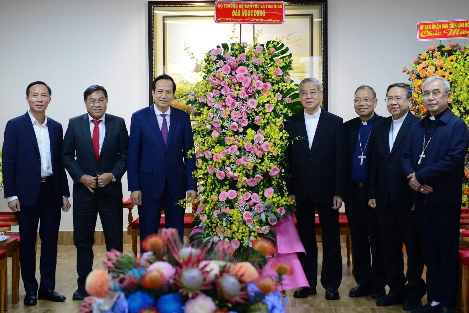 Bộ trưởng Bộ Dân tộc và Tôn giáo gặp mặt, chúc mừng Đại hội Hội đồng Giám mục Việt Nam