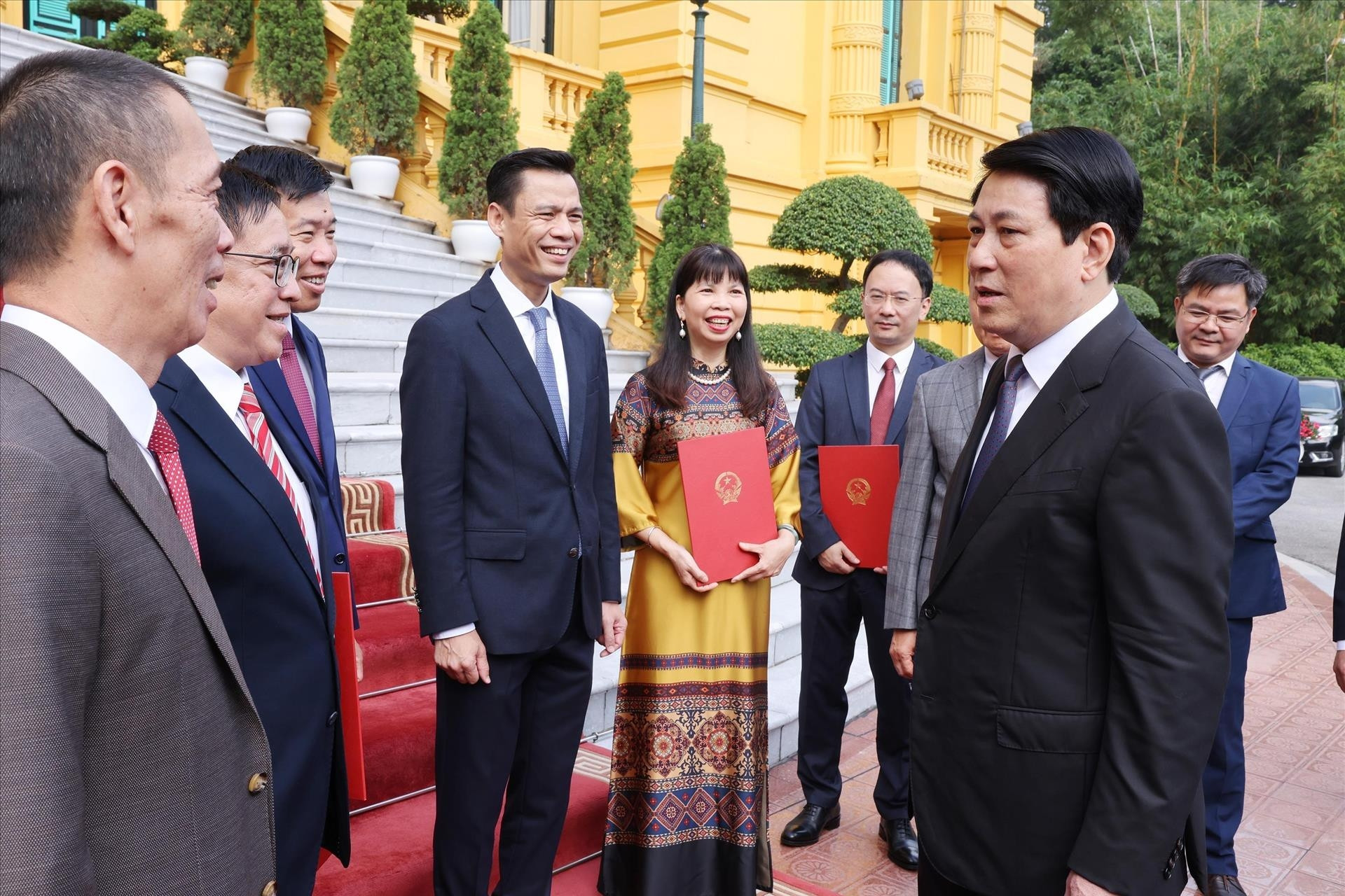 Chủ tịch nước Lương Cường phong hàm và bổ nhiệm các đại sứ