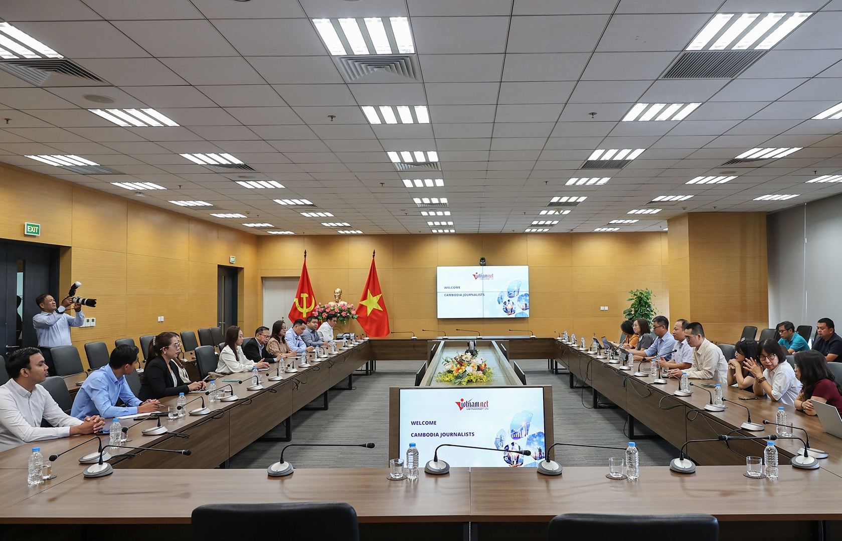 Đoàn nhà báo Campuchia thăm và làm việc tại Báo VietNamNet