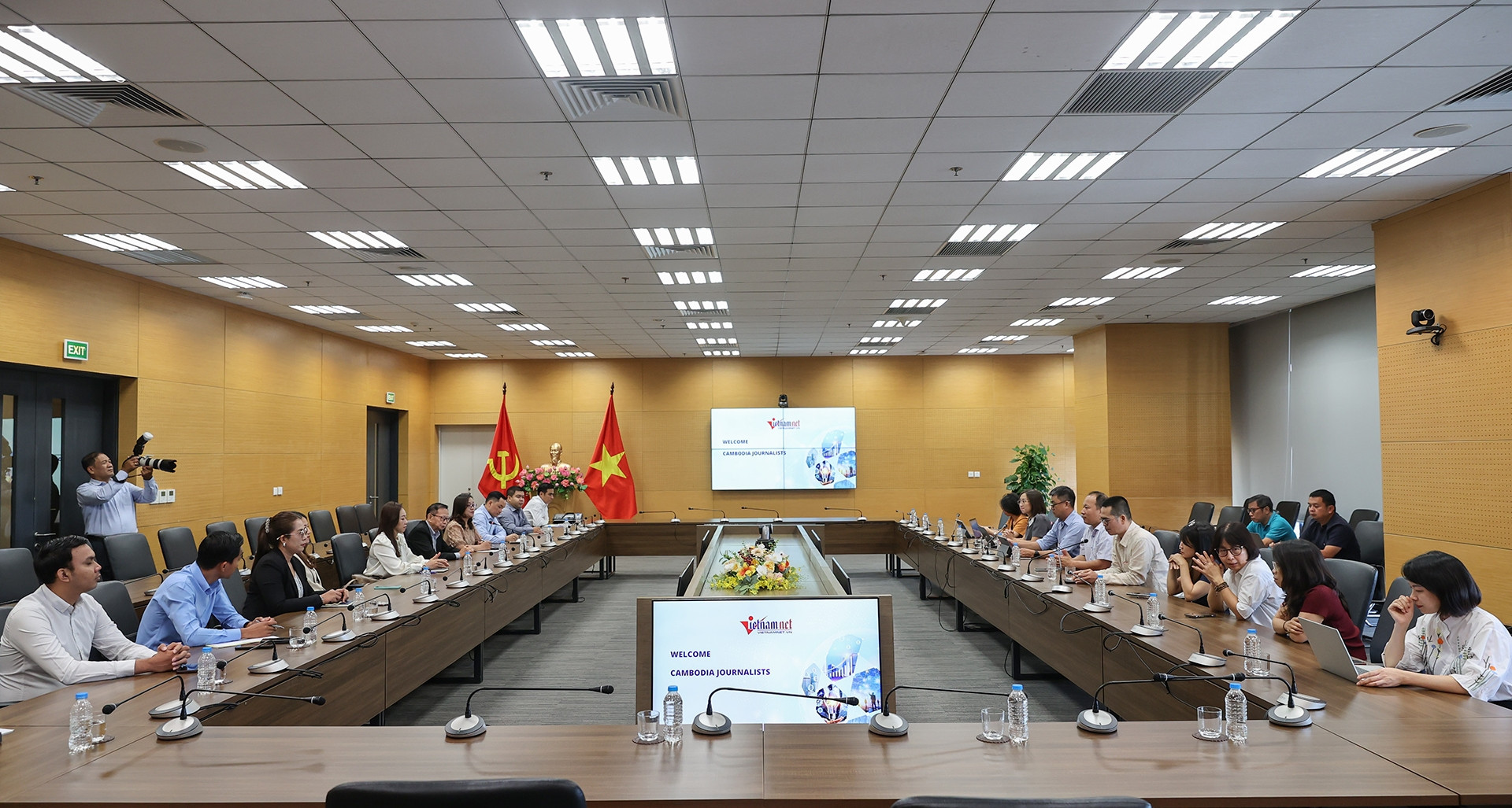 Đoàn nhà báo Campuchia thăm và làm việc tại Báo VietNamNet
