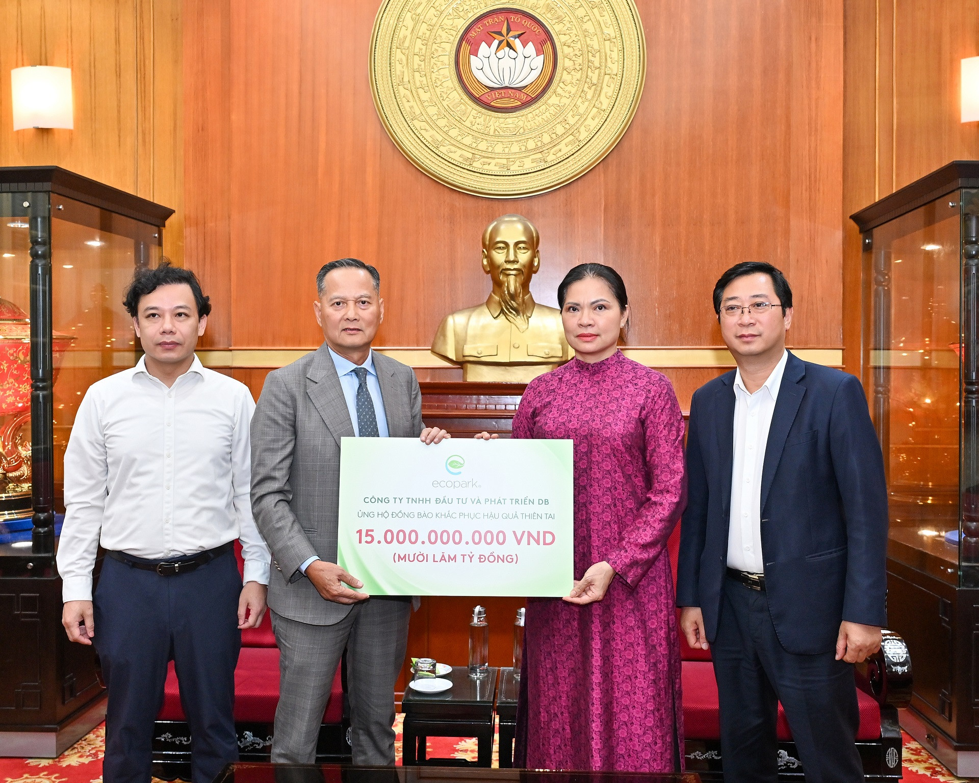 E1 Ecopark ủng hộ .jpg