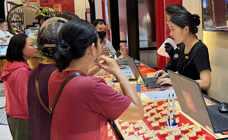 giao dich vang 1162.jpg