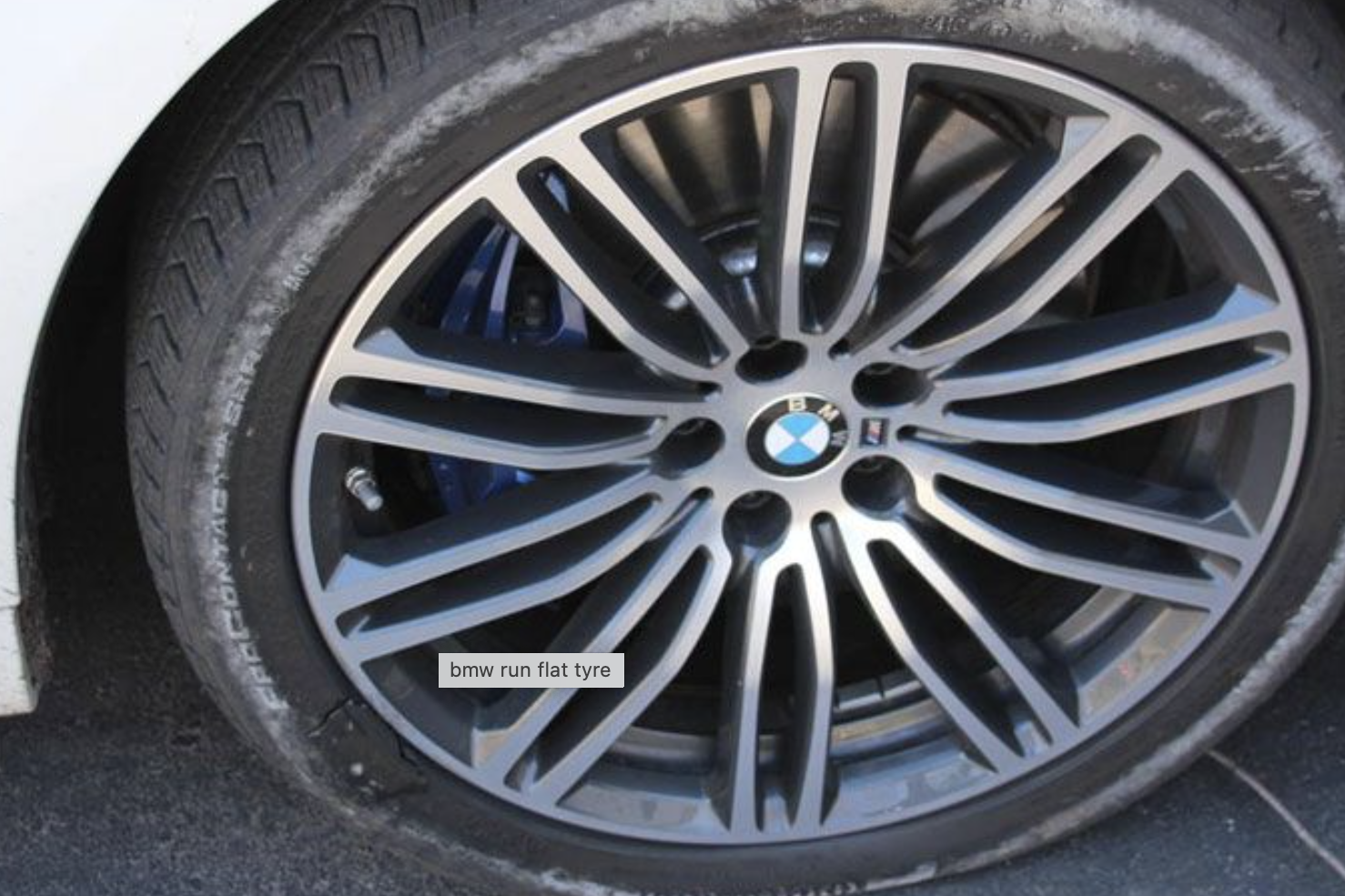 Khoảnh khắc BMW M340i nổ lốp ở tốc độ hơn 200 km/h nhưng vẫn thoát nạn