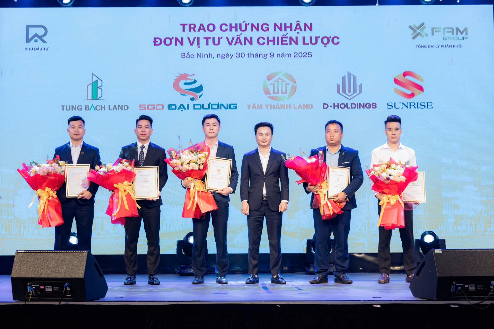 Hơn 350 nhân viên kinh doanh dự lễ Kick-off phân khu Yên Phong Gateway