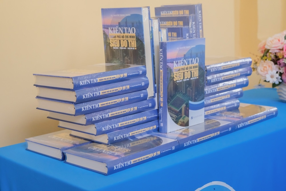 Ông Nguyễn Thành Phong ra mắt sách về ý tưởng phát triển siêu đô thị TPHCM