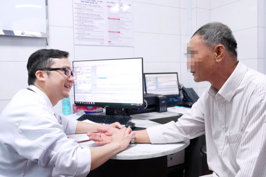 Phút sinh tử của người đàn ông trải qua cơn đau tim giữa ruộng