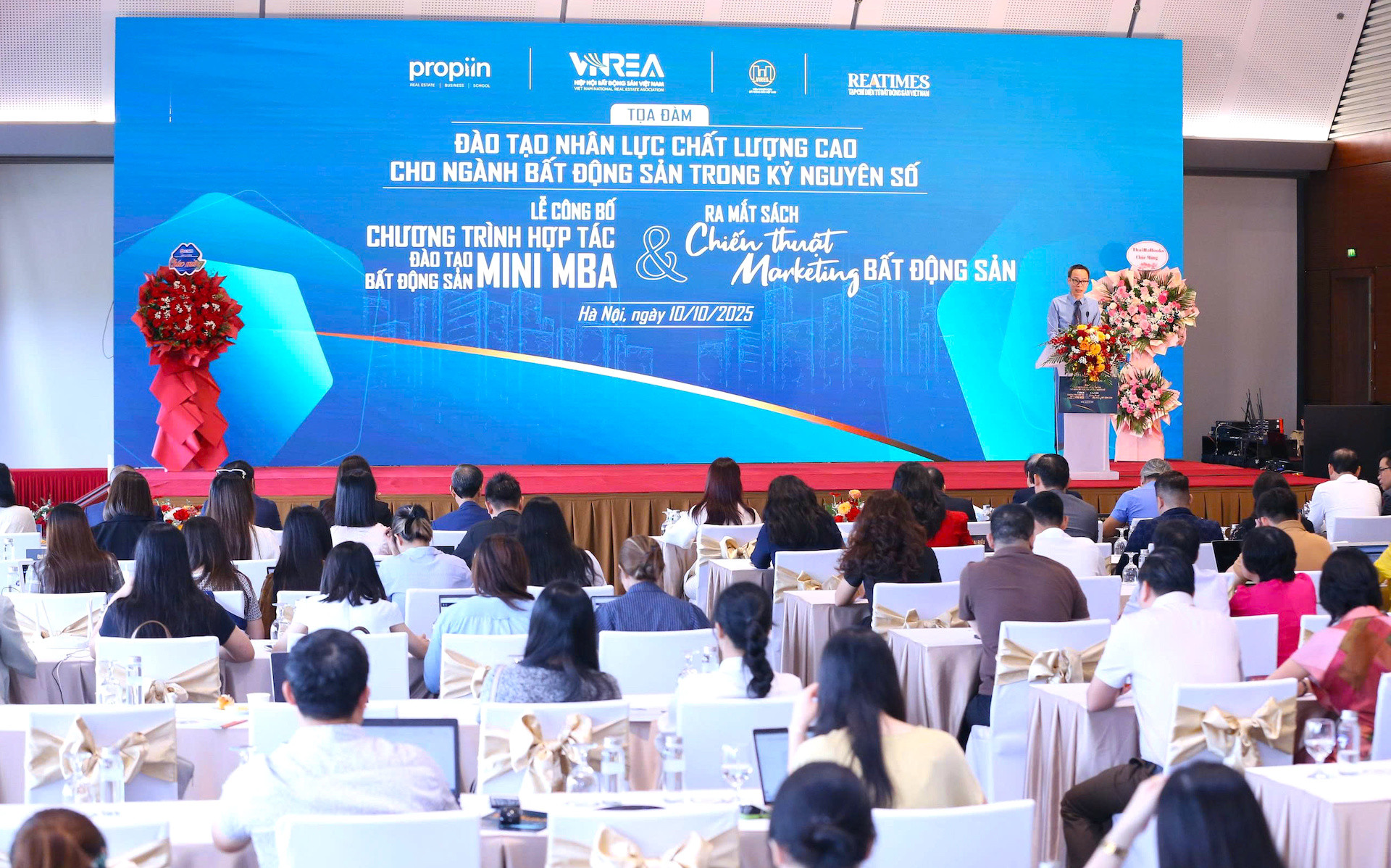toa dam bat dong san vietnamnet 2.jpg