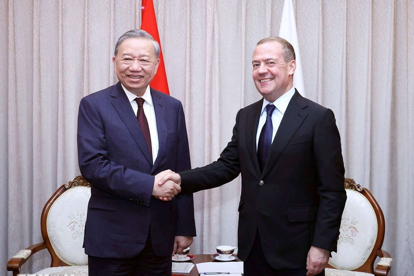 Tổng Bí thư Tô Lâm gặp Chủ tịch Đảng Nước Nga Thống nhất Dmitry Medvedev