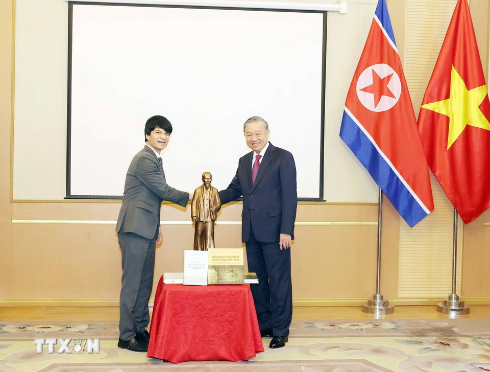 tong bi thu to lam tham dai su quan viet nam tai trieu tien.jpg