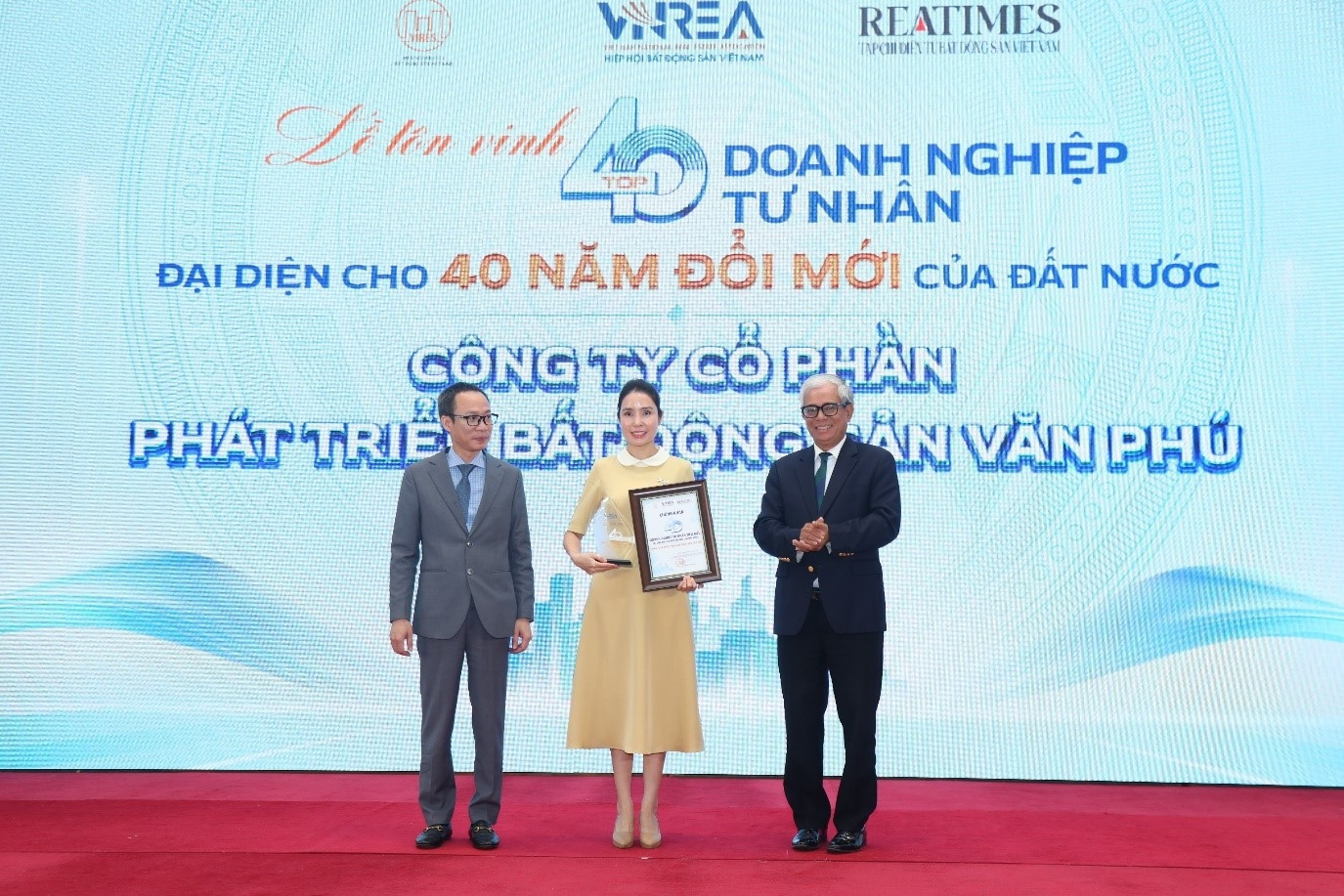 Văn Phú - Top 40 doanh nghiệp tư nhân tiêu biểu đại diện 40 năm đổi mới đất nước