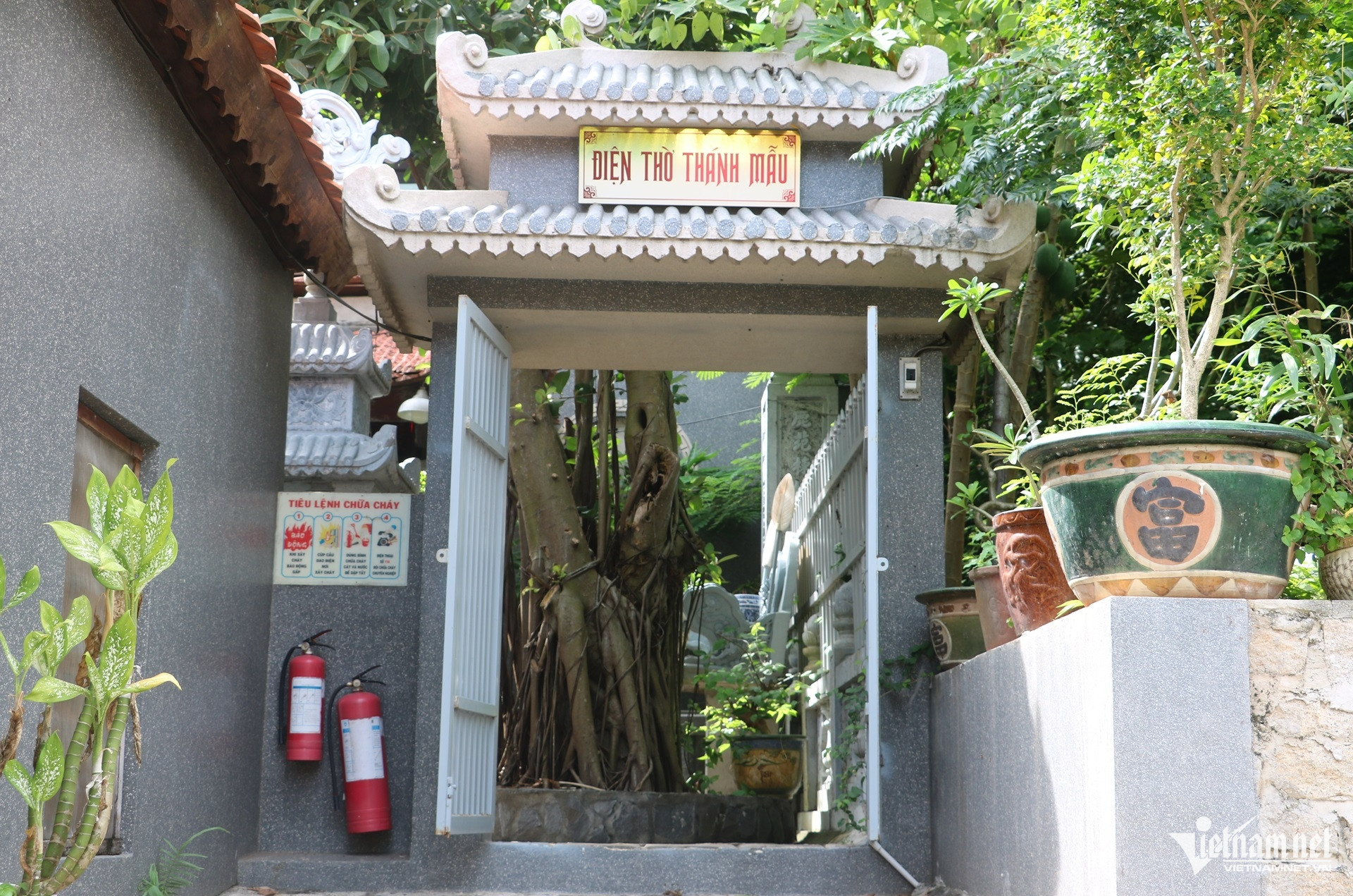 W-Chùa Linh Phong Thiền Uyển nơi kim quan Trưởng lão Hòa thượng Thích Trí Tịnh nhập bảo tháp 14.JPG.jpg