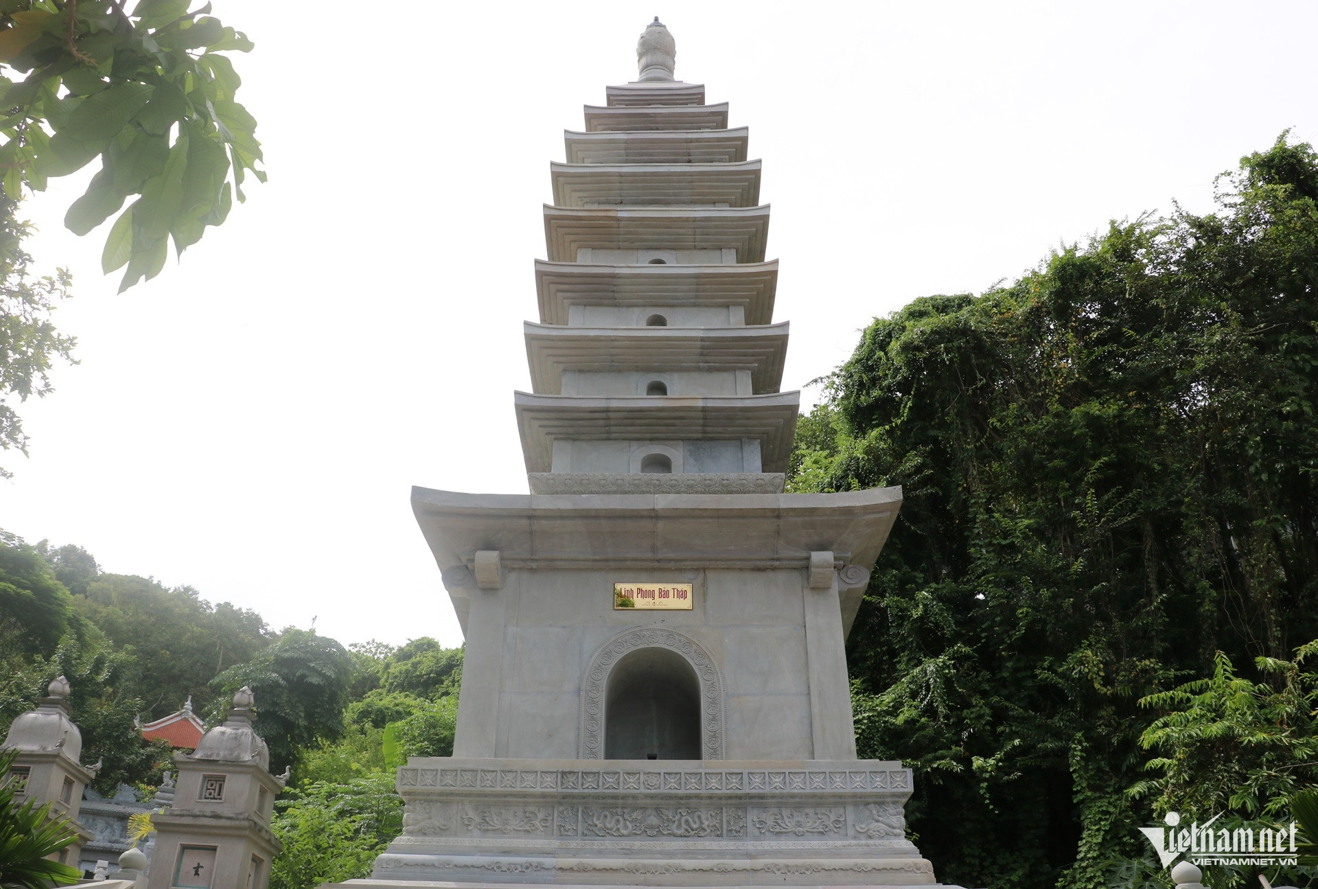 W-Chùa Linh Phong Thiền Uyển   nơi kim quan Trưởng lão Hòa thượng Thích Trí Tịnh nhập bảo tháp 6.JPG.jpg