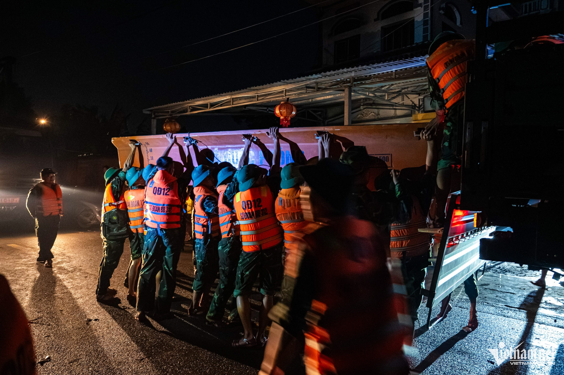 W-TRUNG GIA 1   TRAN DUC ANH 18.jpg