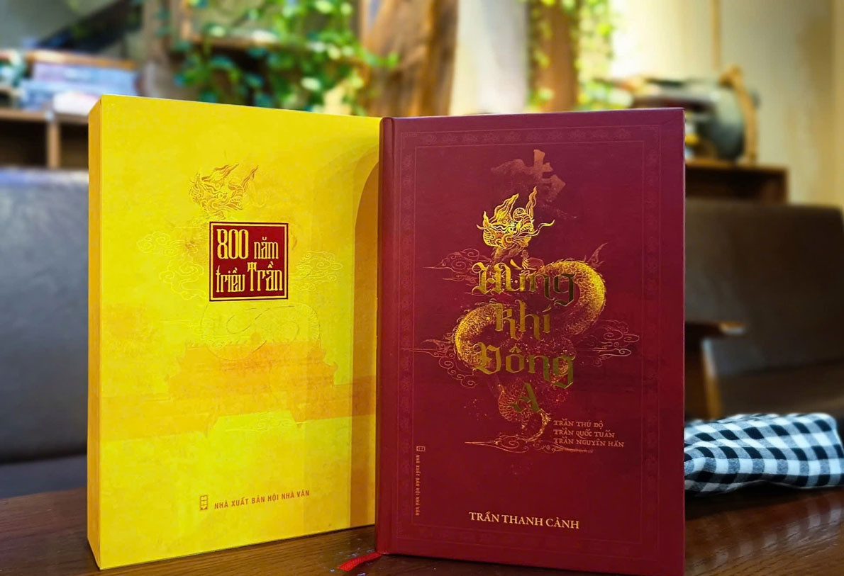 Ấn phẩm &apos;Hùng khí Đông A&apos; bản đặc biệt S800 của tác giả Trần Thanh Cảnh