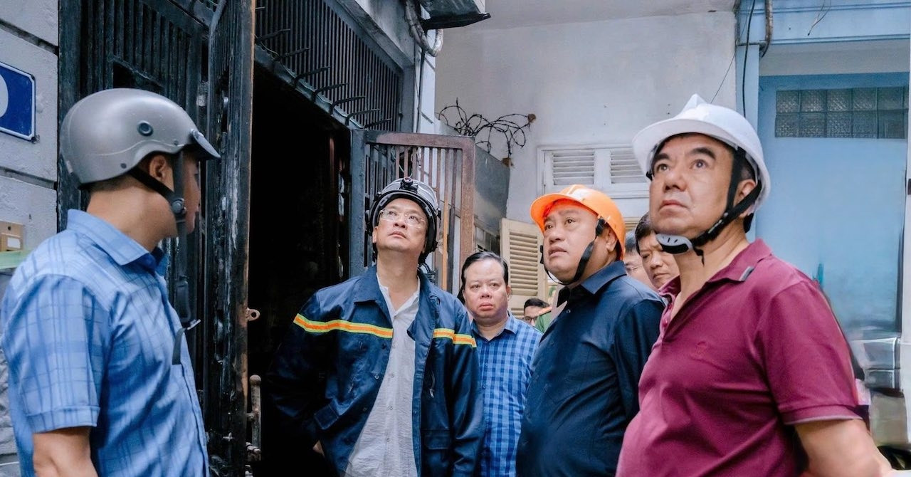 Chủ tịch Hà Nội Trần Sỹ Thanh đến hiện trường vụ cháy khiến 5 người chết