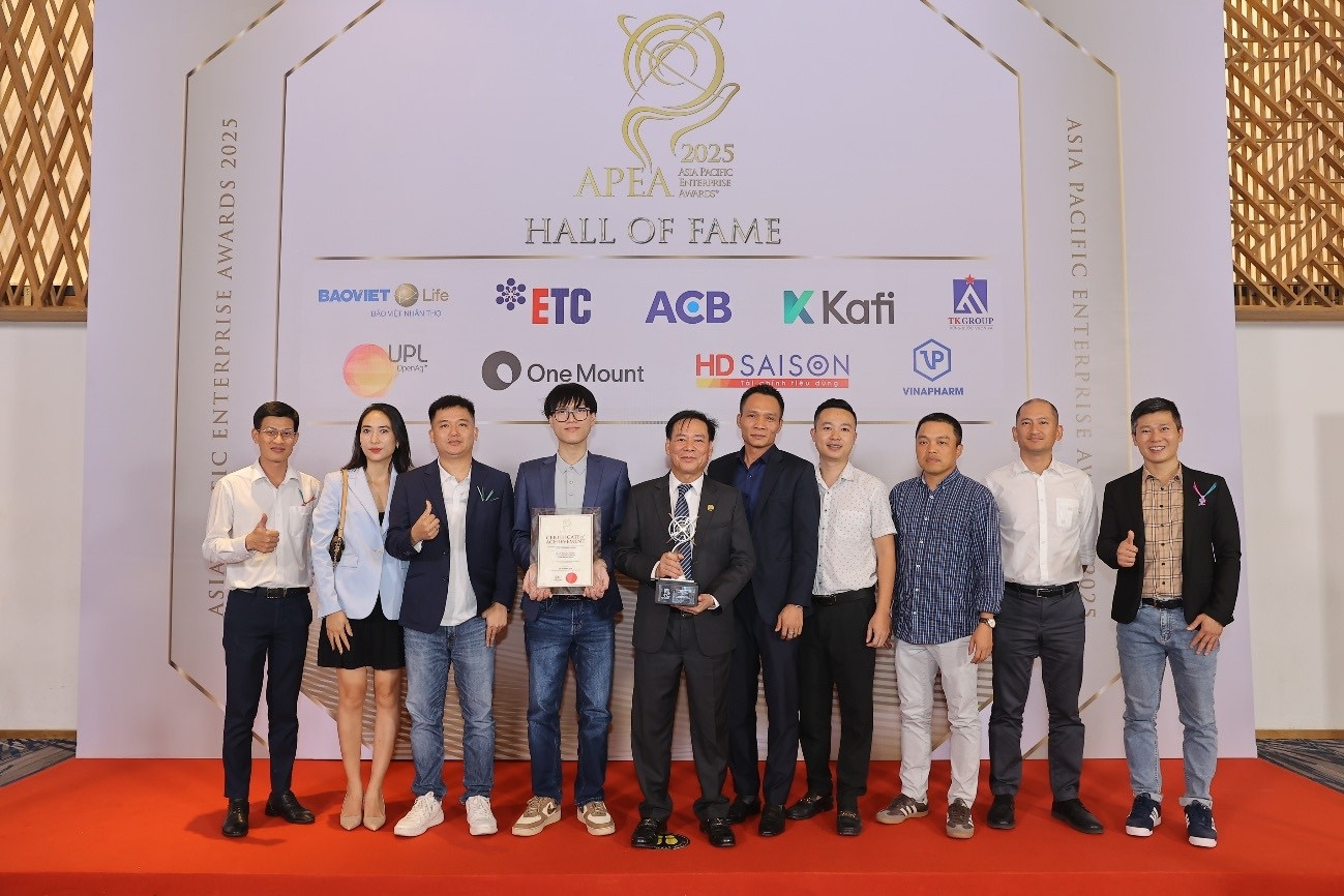 Chủ tịch Takao nhận giải thưởng Doanh nhân xuất sắc châu Á