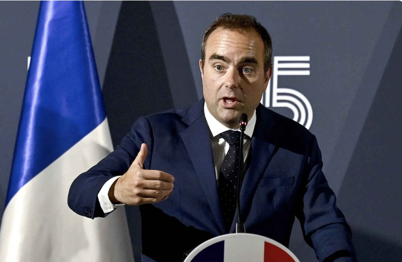 Thủ tướng Pháp từ chức sau chưa đầy 1 tháng nắm quyền. Ảnh: EFE/EPA