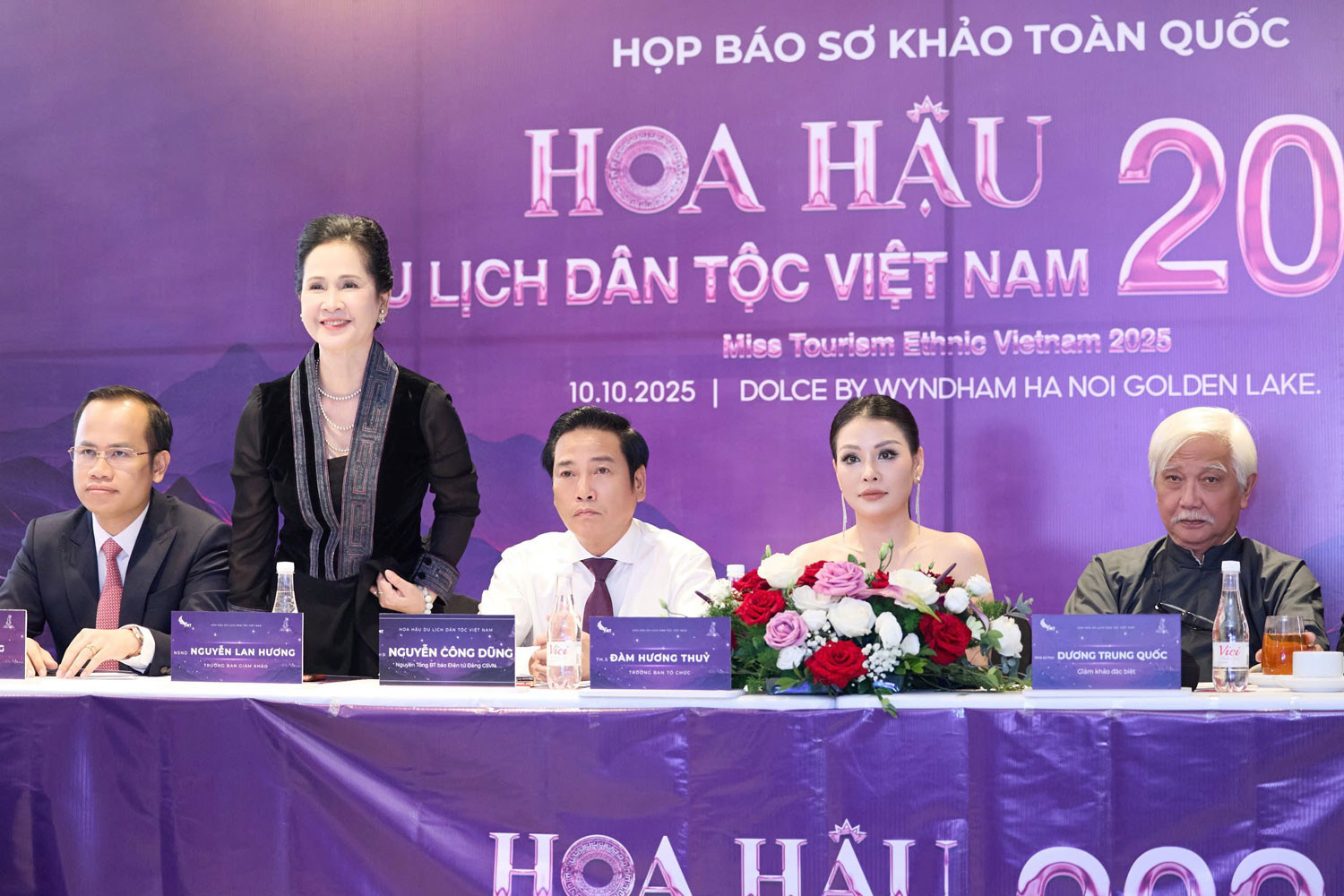 hoahau1.jpg