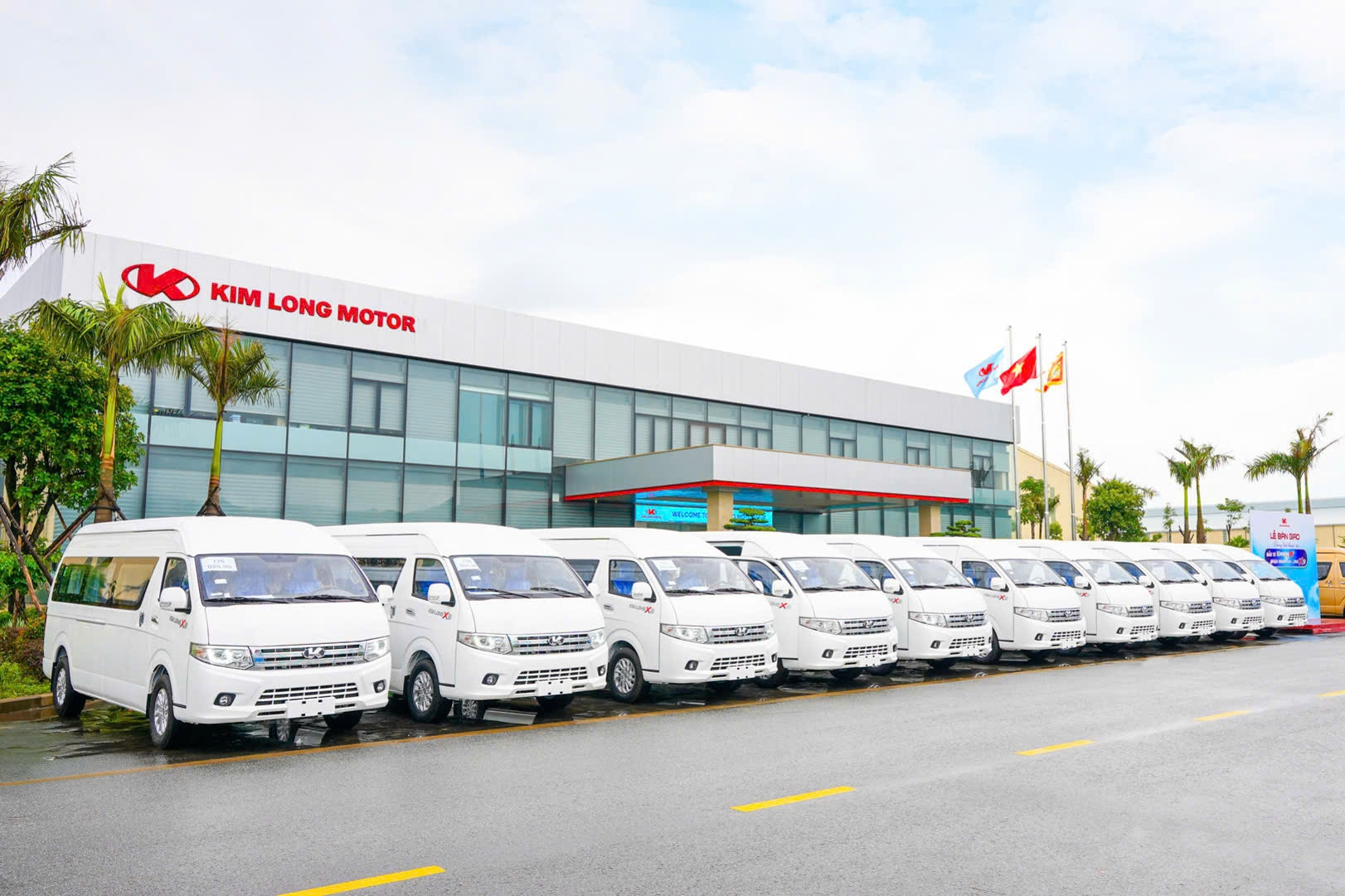 Kim Long Motor tiếp tục bàn giao lô xe minibus ưu đãi