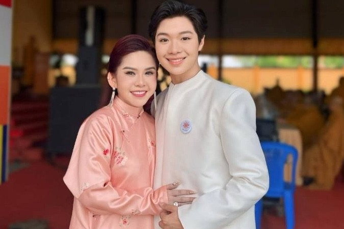 Mỹ nam sân khấu cải lương khiến NSƯT Thoại Mỹ xúc động, Bình Tinh coi như con là ai?