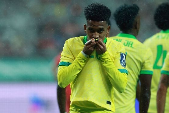 Sao MU thi nhau kiến tạo, Brazil thắng đậm Hàn Quốc