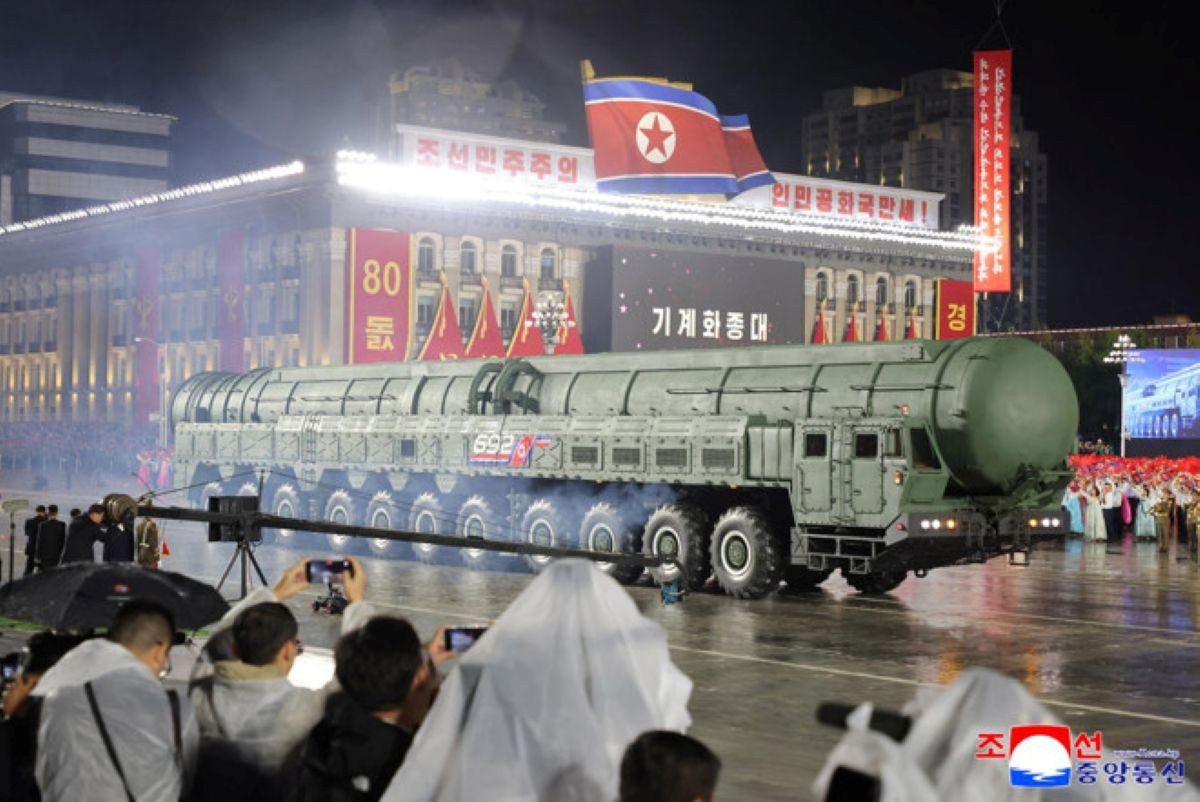 Tên lửa Hwasong 20 Triều Tiên.jpg
