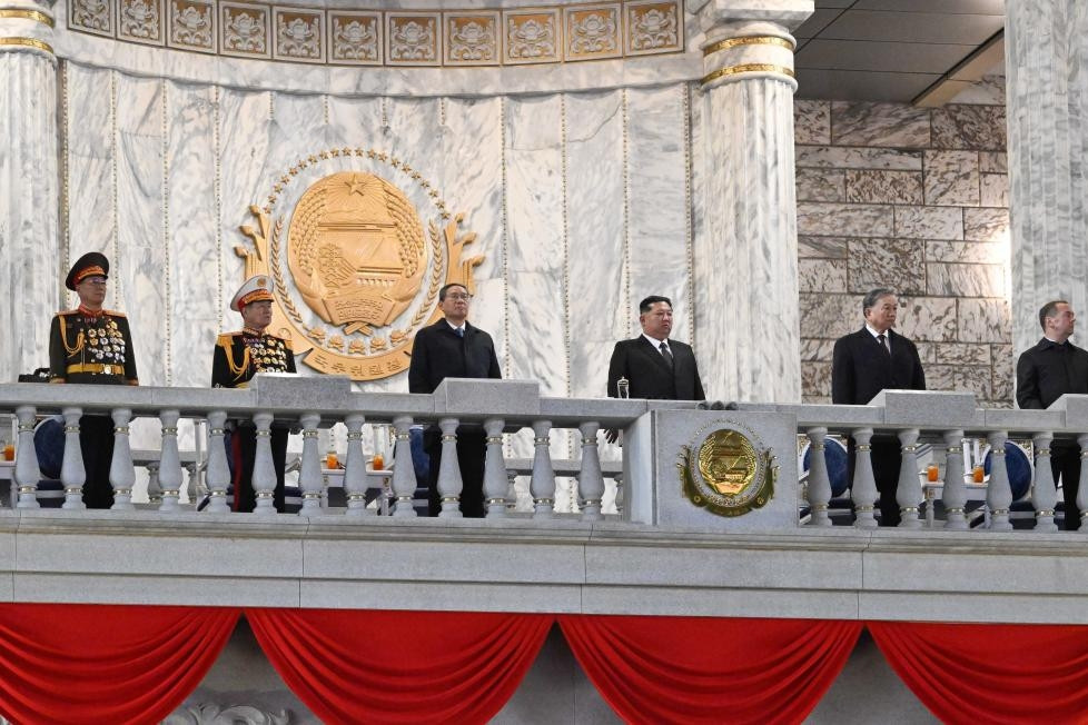 Tổng Bí thư dự lễ duyệt binh kỷ niệm 80 năm thành lập Đảng Lao động Triều Tiên