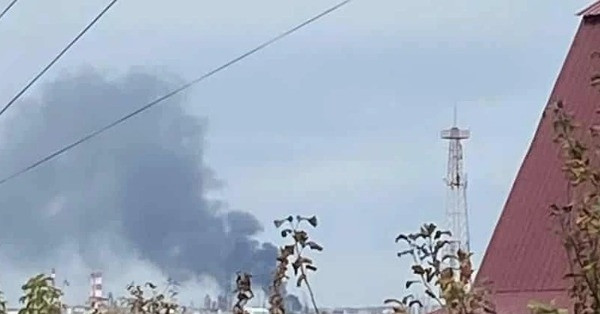 Ukraine tập kích nhà máy lọc dầu ở Ufa, Nga bao vây đối thủ ở Donetsk