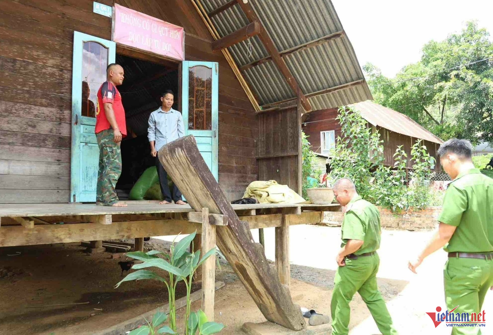 W-z7041926161398_0b59fe4b46bf72236325994cfb2b066a Sao chép.jpg